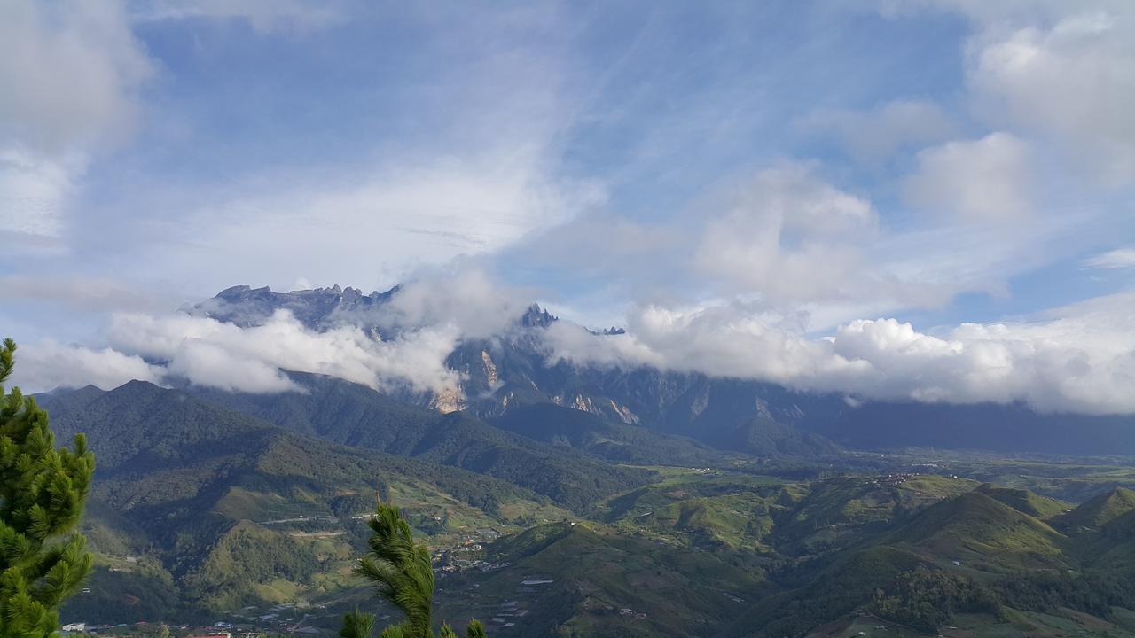 ホテル クリスタル ヒル R Kampong Kundassan エクステリア 写真